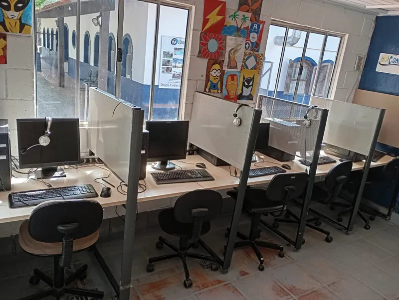 Sala de informática usada nas oficinas — Unidade Masculina I
